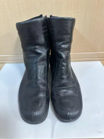 블랙 가죽 숏부츠