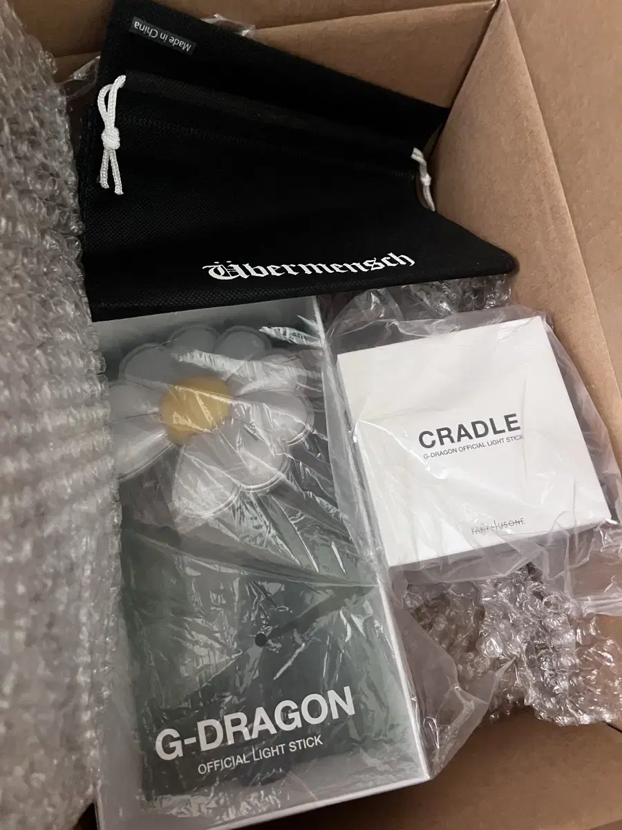 G-dragon lightstick cradle