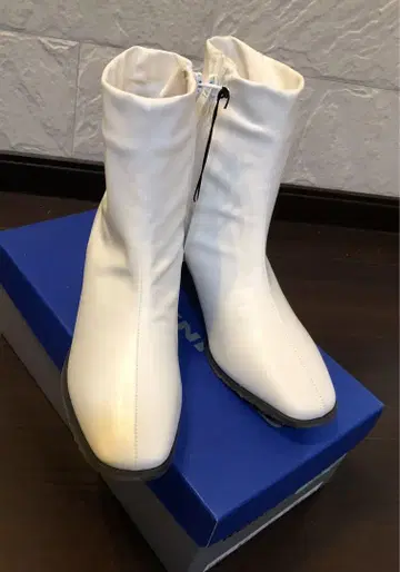 숏부츠 화이트 미사용 새상품