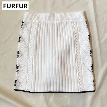 FURFUR 플라워 니트 스커트 화이트 꽃 자수 원사이즈