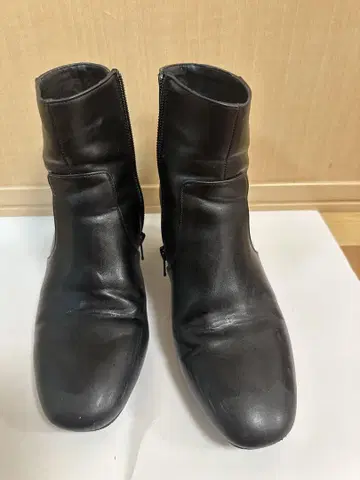 블랙 가죽 숏부츠