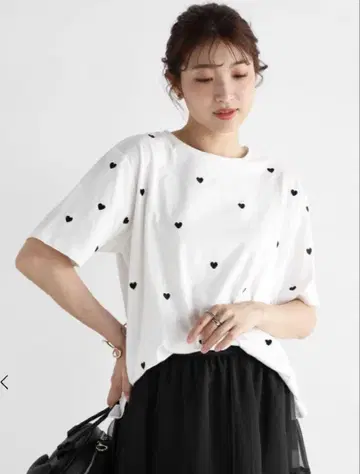 반 Vin 랜덤 하트 자수 티셔츠 새상품급