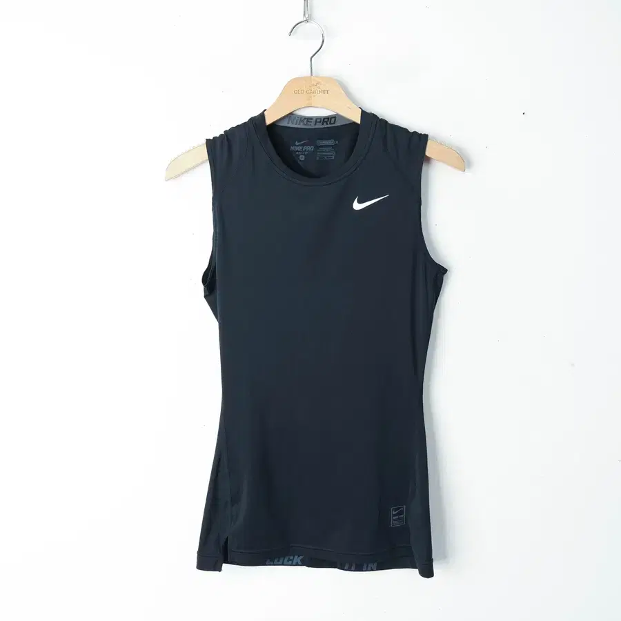 95/Nike Pro T-shirt