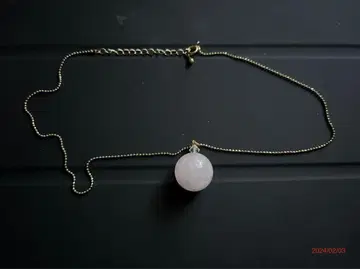 로즈 쿼츠 볼 목걸이