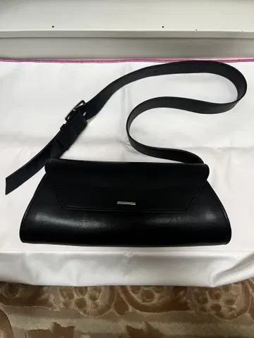 블랙 가죽 숄더백