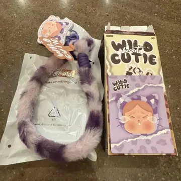 CRYBABY WildbutCutie 폰 참 보라색