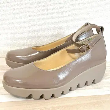 힐즈 애비뉴 스트랩 펌프스