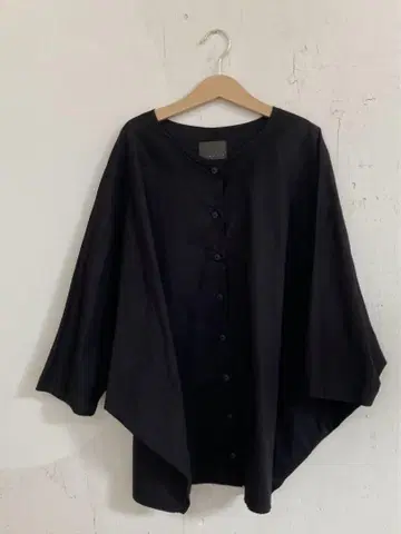 오로네 노카라 와이드 블라우스 돌먼 블랙 tandy