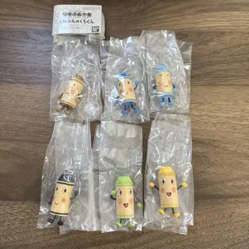 나란히 놓여 있습니다. 크레용의 검은색 6개