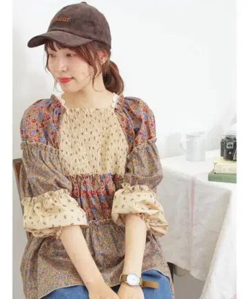 사만사 모스모스 꽃무늬 패치워크 블라우스 베이지