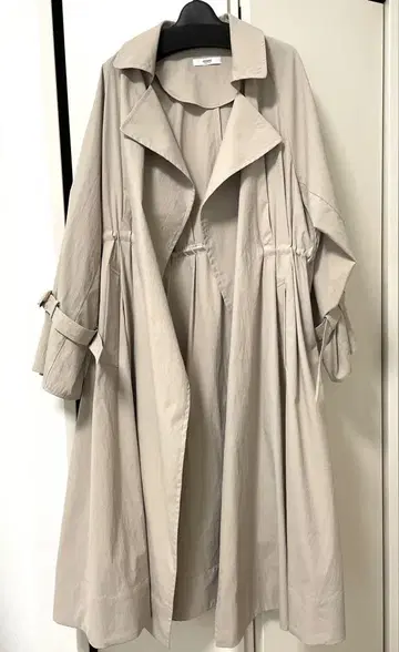 emmi atelier 베이지 트렌치코트