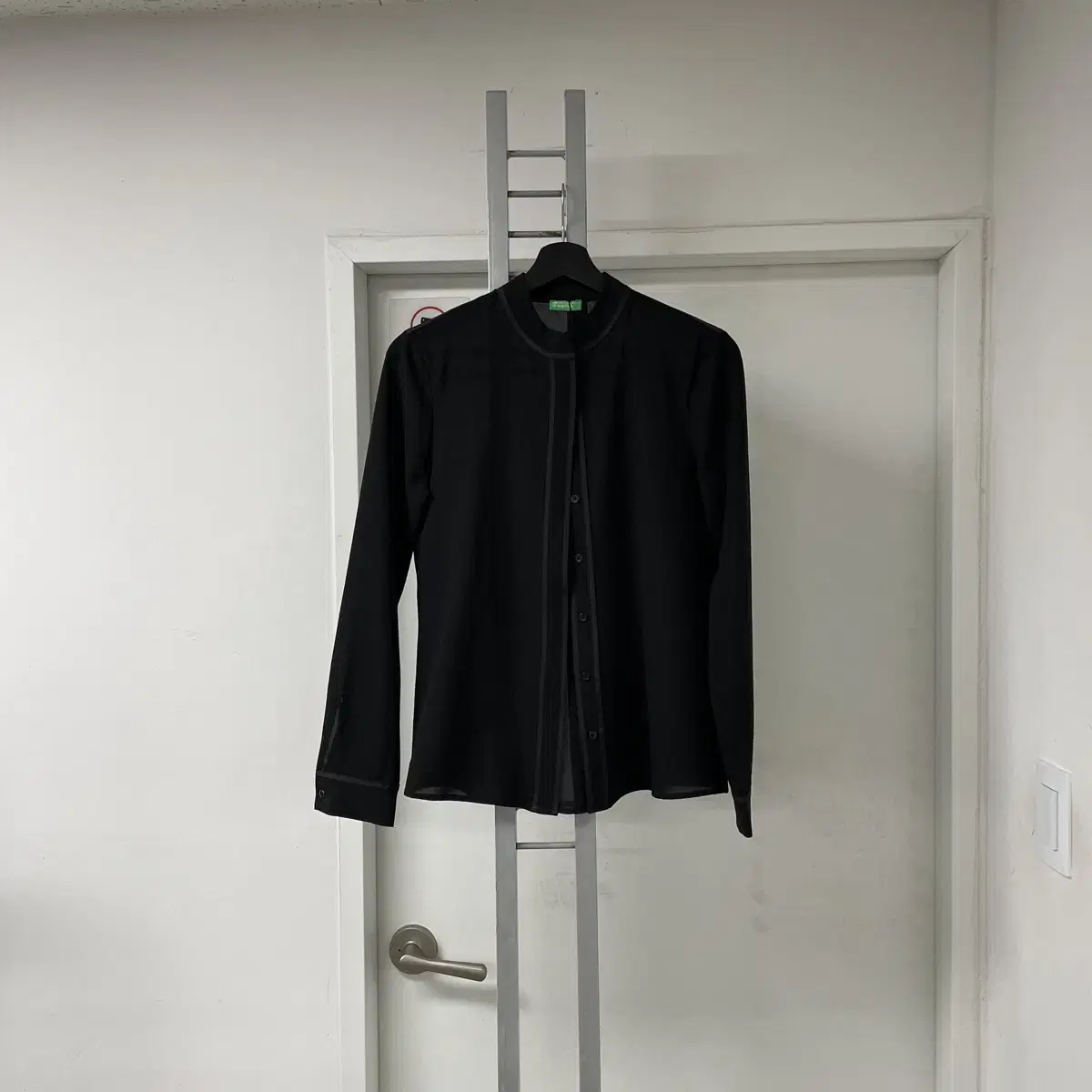 United Colors Of Benetton. Black Shirt XS(W)
