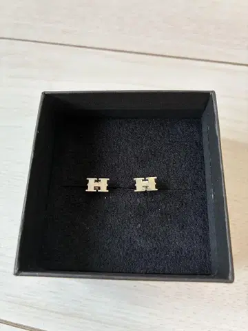 HUF H형 실버 귀걸이