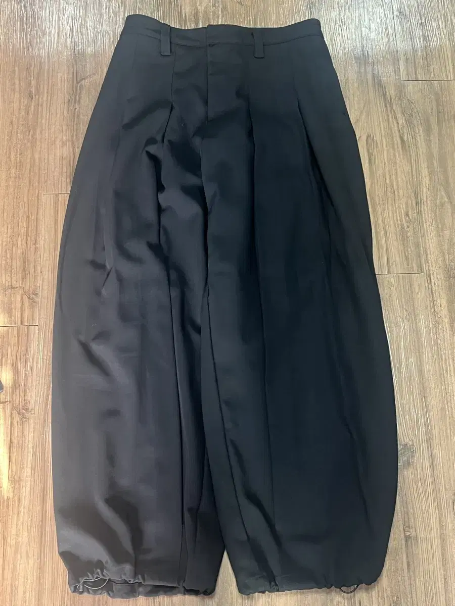 DNSR Multi Pleats Wide Slacks Black L