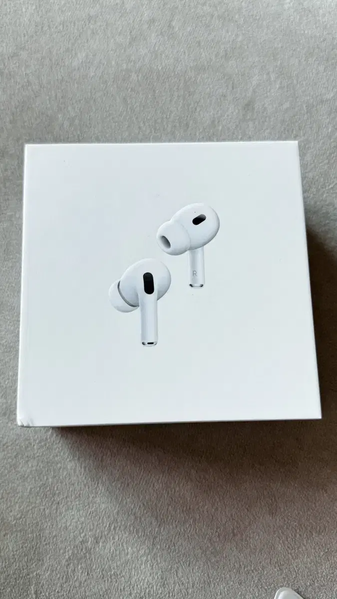 AirPods Pro 2, almost new, 8-pin Lightning, no C-type