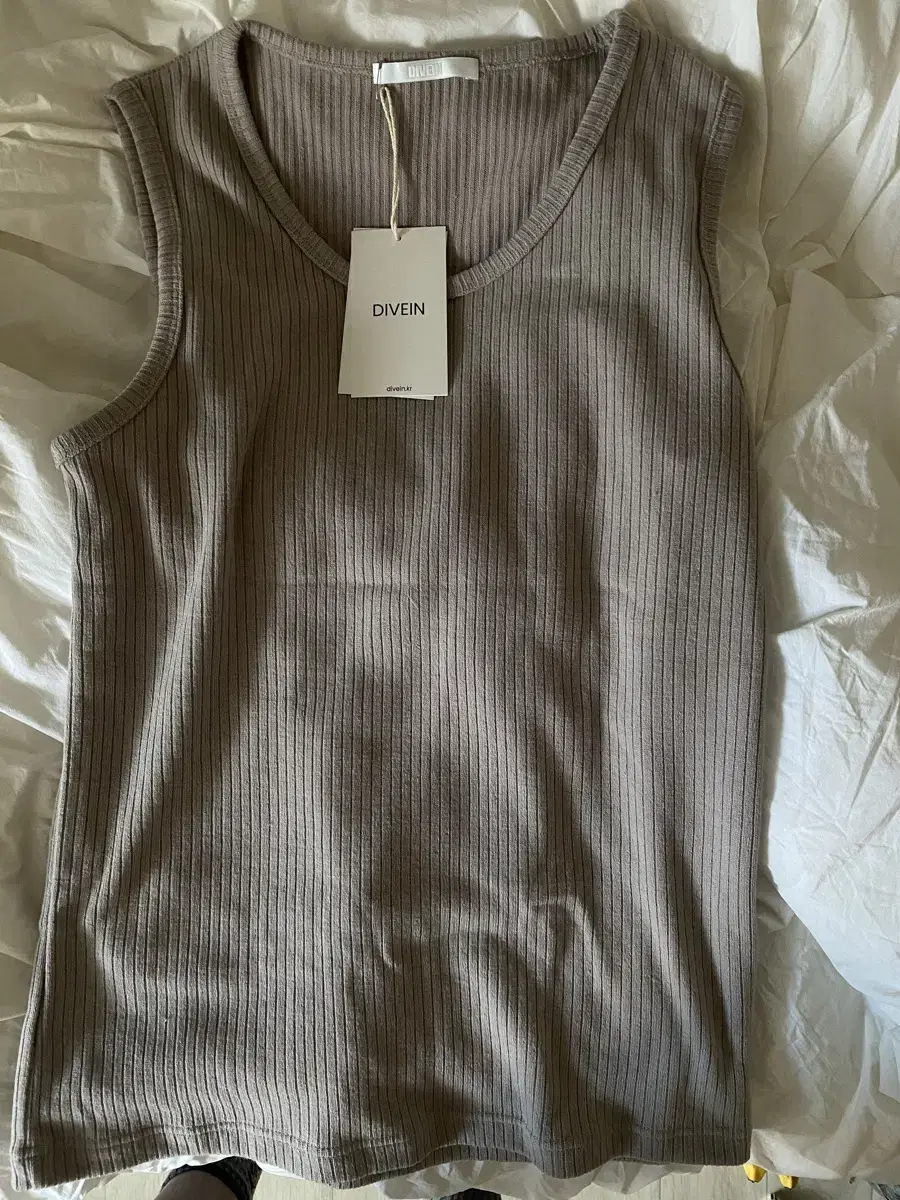 Divein Lao Lao Uniform Sleeveless Beige 2