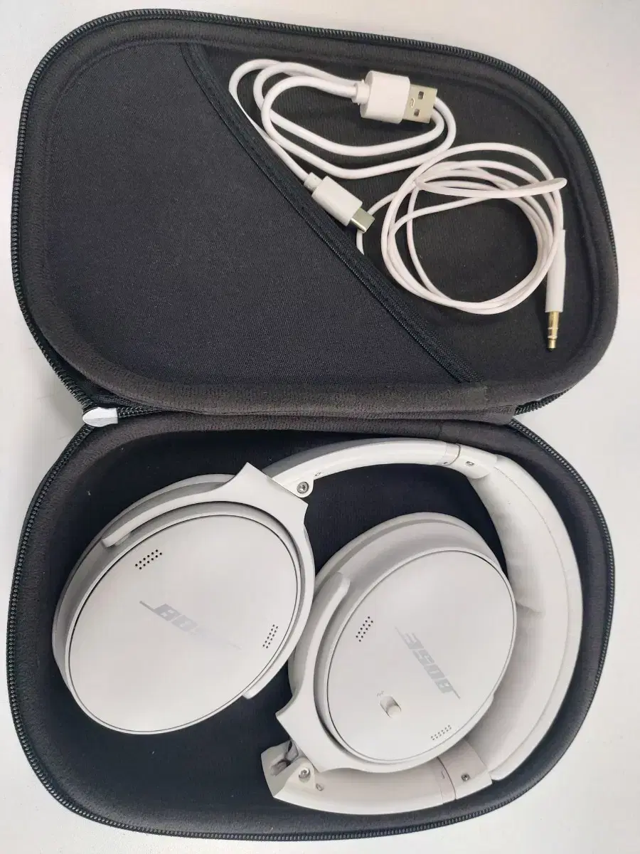 Bose QC45 Bluetooth Headset White Smoke, full set without box
