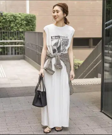 Spick & Span 뉴스 프린트 슬리브리스 원피스
