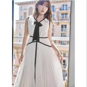 헤르리프토 포르멘테라 플리츠 투톤 드레스