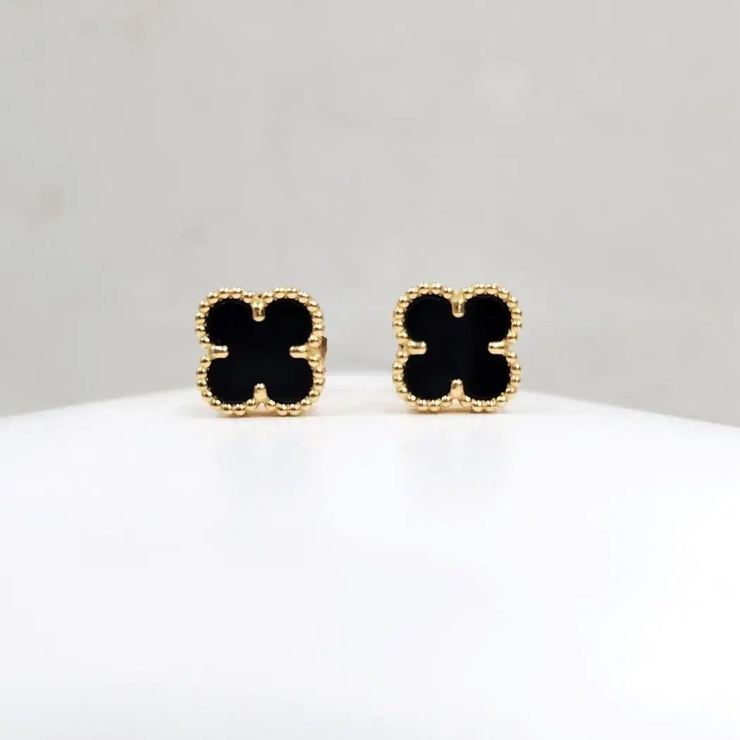 Van Cleef & Arpels Sweet Alhambra Earrings