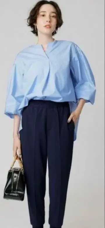UNFILO 볼륨 슬리브 블라우스