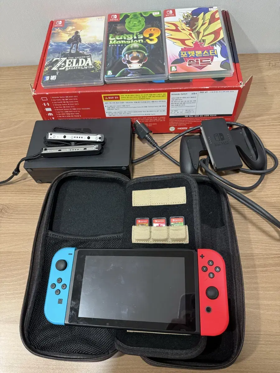 Nintendo Switch for quick sale, negotiation possible with immediate purchase.