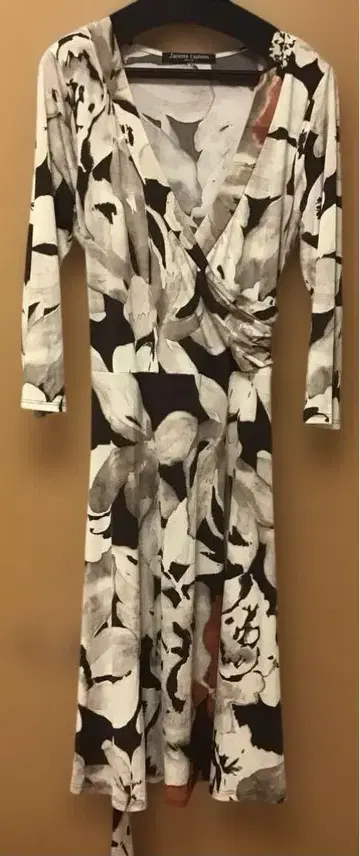 Janette Fashion 플라워 프린트 랩 드레스 자넷