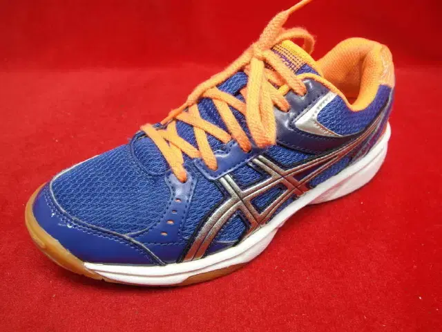 235/w10-152/Adidas RIVRE CS Sneakers/Guje Special City