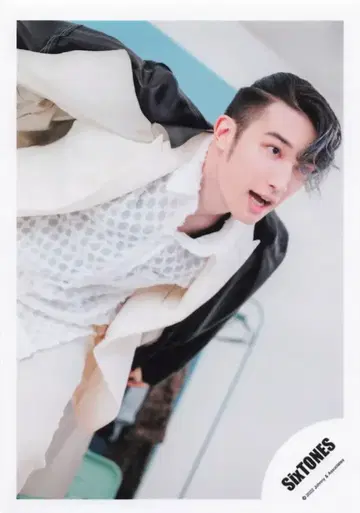 SixTONES 공명/FASHION 제시 공식 사진 *1장