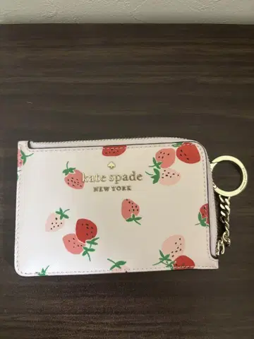 kate spade 딸기 무늬 패스 케이스