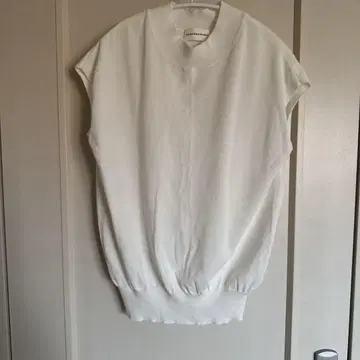La boutique BonBon 쿨 터치 UV 하이넥 프렌치 니트