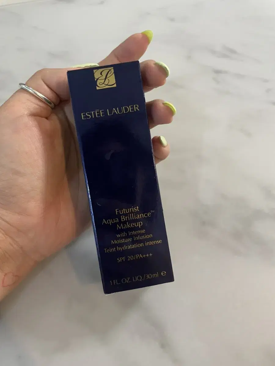 Estee Lauder Futurist Foundation 2C0 Cool Vanilla