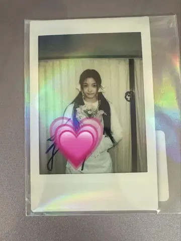 ILLIT 이로하 친필 사인 폴라로이드 당첨