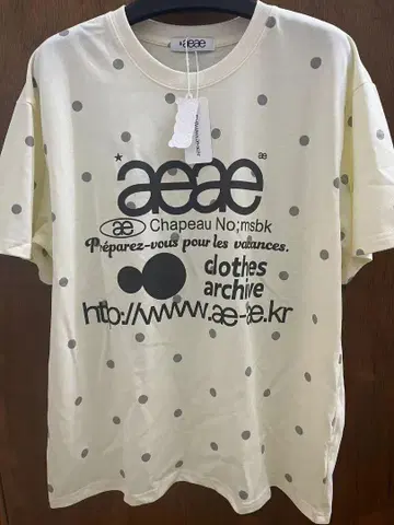 새상품 인기 상품 aeae 화이트 그래픽 티셔츠