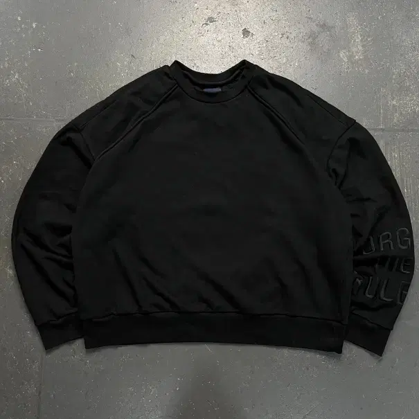 100 Juunj Sweatshirt