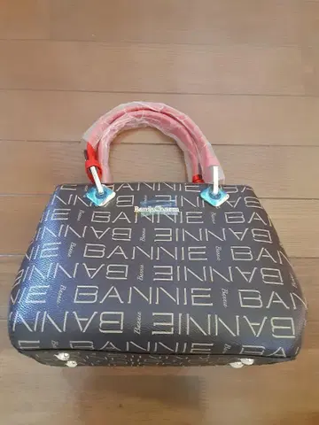BANNIE 로고 프린트 핸드백