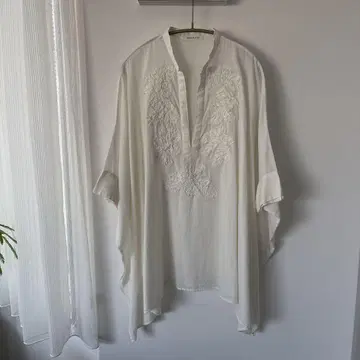 하우스 오브 로터스 탑 화이트