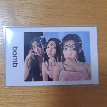 illit 아이릿 bomb 폴라로이드 민주, 원희, 모카