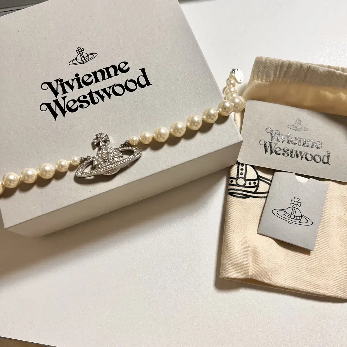 Vivienne Westwood One Row Pearl Bas Relief Pearl Necklace