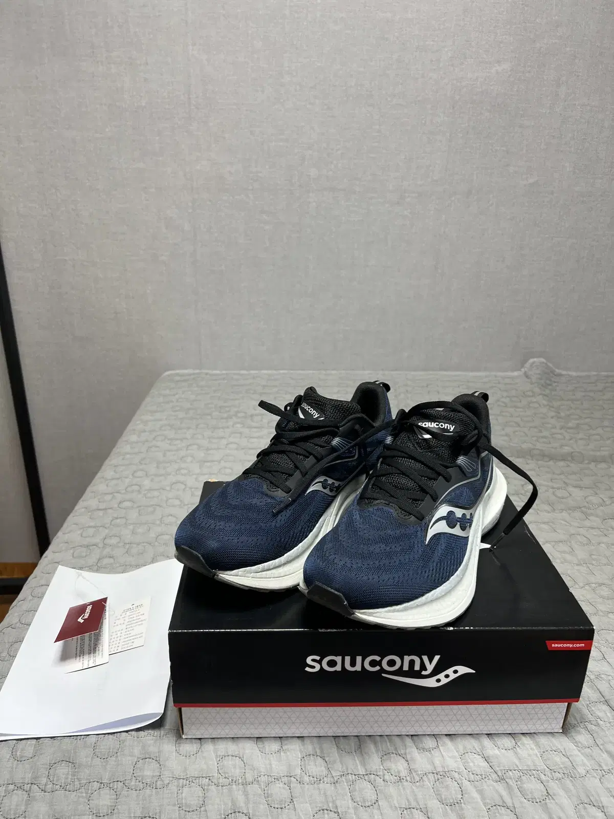 270 Saucony Tempus 2 Navy Black