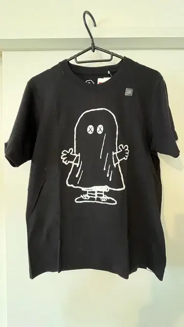 새상품 유니클로 KAWS PEANUTS 티셔츠 XS