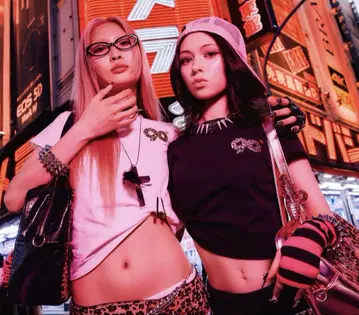 9090 girl 티셔츠 로고 티셔츠