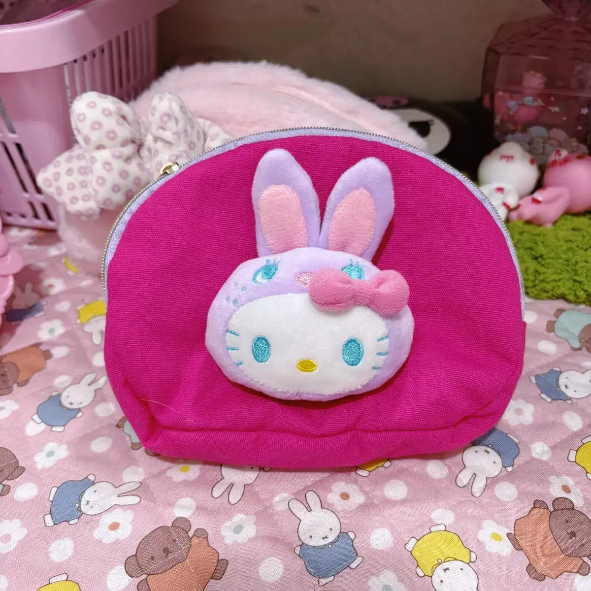 Sanrio Hello Kitty Colorful Bunny Boa Face Pouch (Magenta)