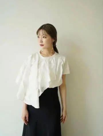 Acka 레이스 비대칭 티셔츠 jacqard lace tee
