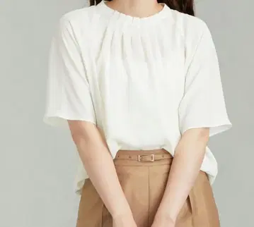 그린 라벨 릴랙싱 [새상품급] 하이넥 턱 블라우스