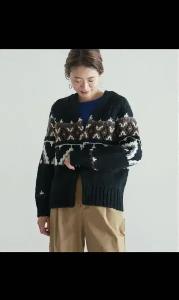 놈브르 임페어 슬라브 얀 자카드 패턴 니트 가디건