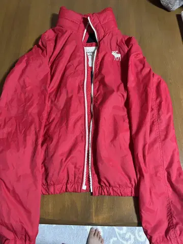 Abercrombie & Fitch 빨간색 자켓 L 사이즈 30분만