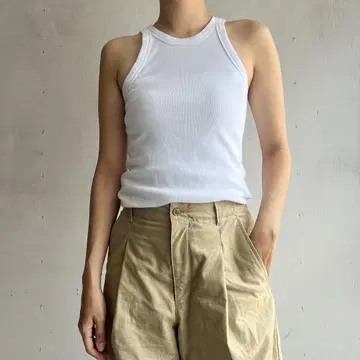 토테메 탱크 톱