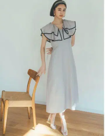 새상품 택 포함 스나이델 SNIDEL 프릴 칼라 슬리브리스 원피스 2