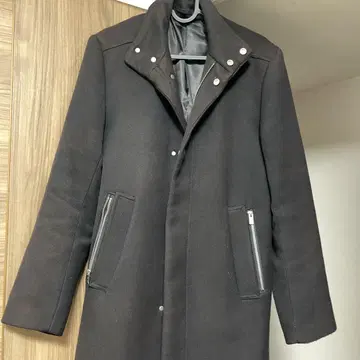 블랙 롱 코트 지퍼 포켓 부착